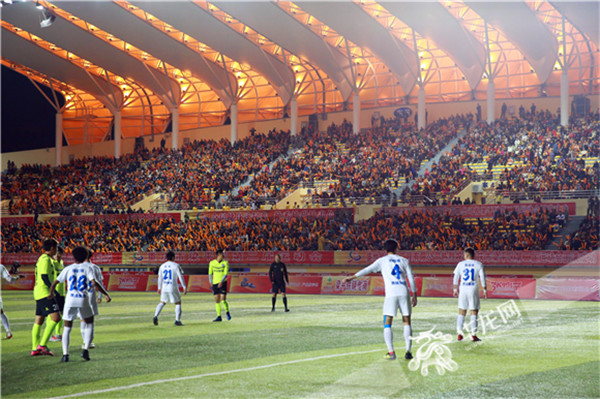 九游体育 科维托娃回归赛场，问鼎冠军首场状态亮眼，日本队观众沸腾！