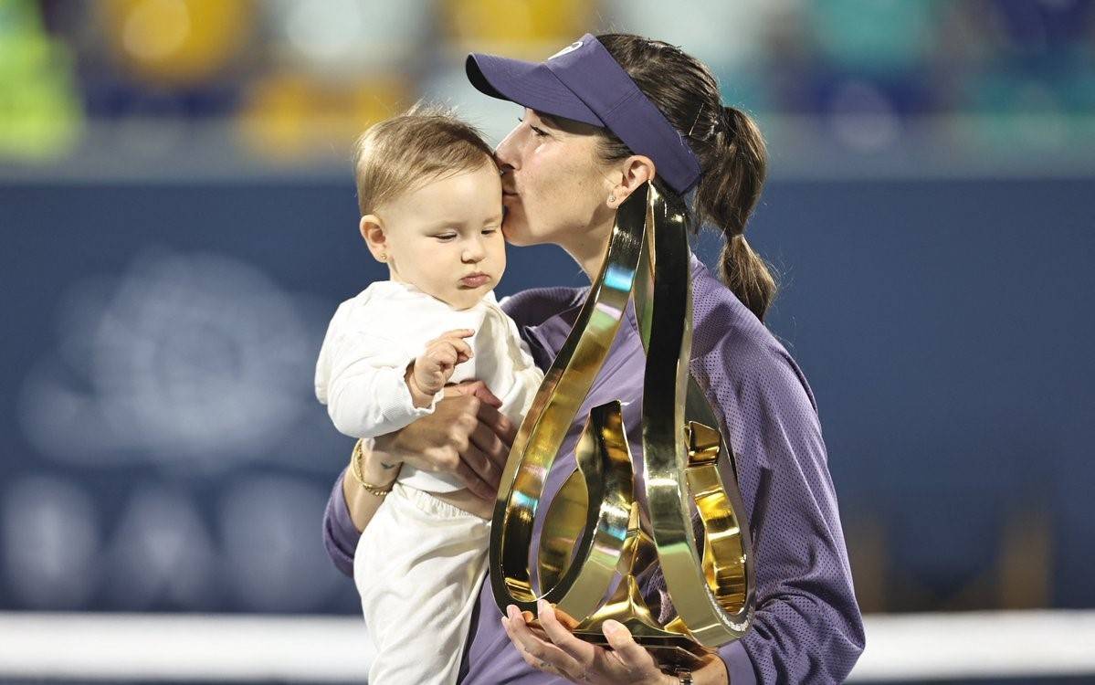  科维托娃回归赛场，问鼎冠军首场状态亮眼，日本队观众沸腾！